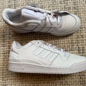 NWT Adidas Forum Low Sneakers in White 7.5